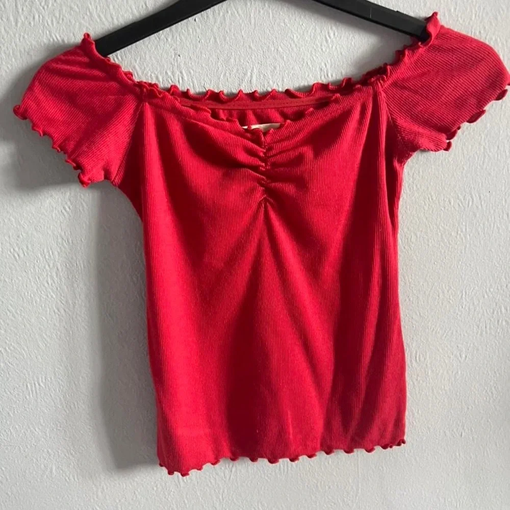Red hollister off the shoulder crop top Perfect for summer - Picture 2 of 2